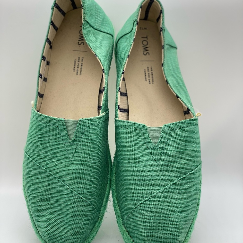 BRAND NEW TOMS